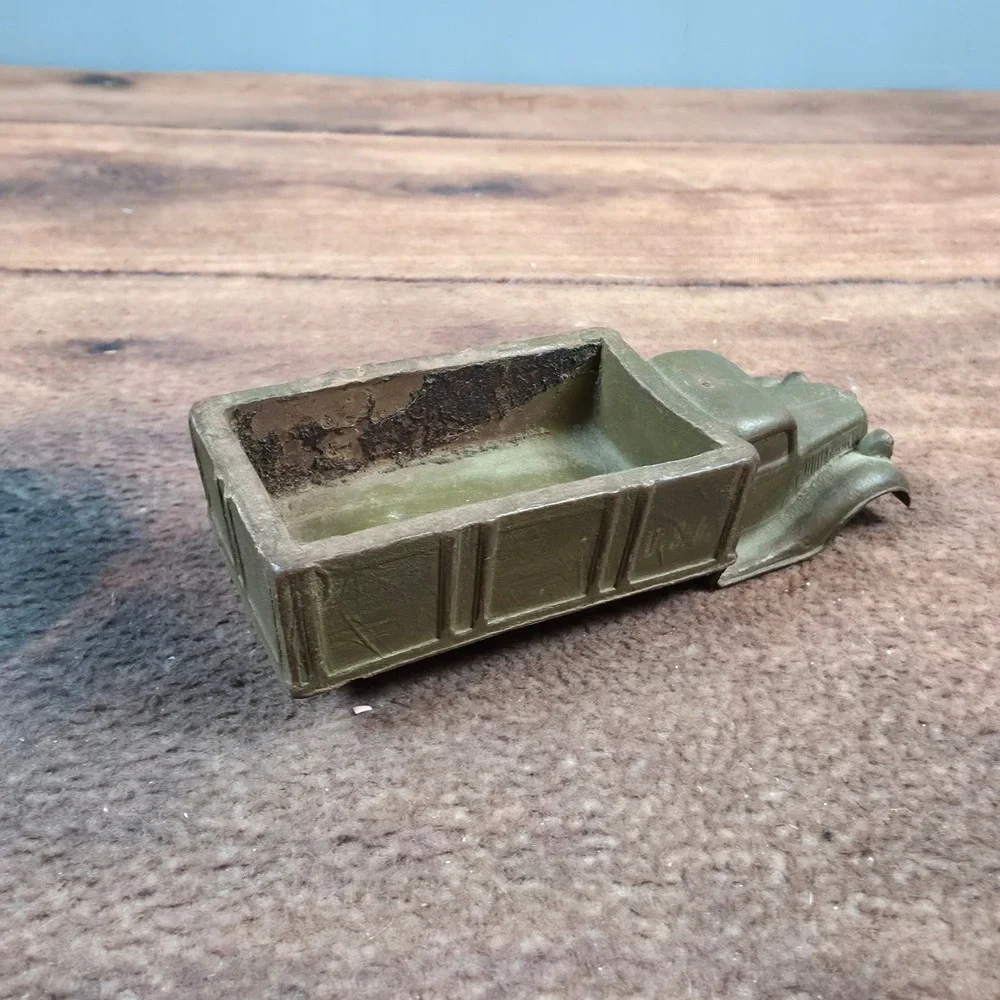 Unbranded vintage cast